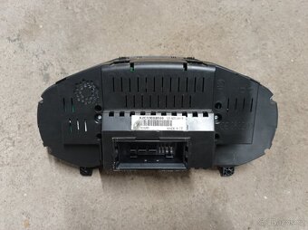 Škoda Octavia II 2.0 FSI - Budíky - 3