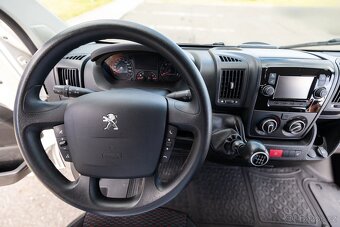 Půjčte si prostornou dodávku Peugeot Boxer L4H2 - 3