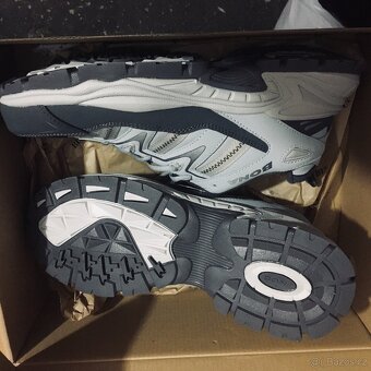 Prodám  nové tenisky Bona ve. 44 - 3