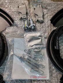 Prachové štíty a bubnové brzdy BMW 3 E46 (330i) - 3