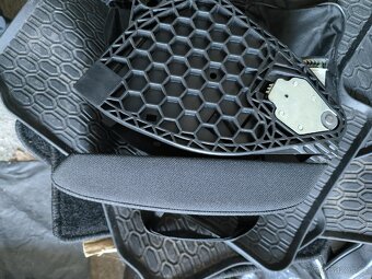 Škoda Octavia 2 loketní opěrka - nová - 3