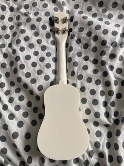 Bílé ukulele nové - 3