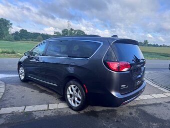 Chrysler Pacifica 3,6 RU Touring L 8 míst 2017 - 3