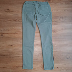 Khaki kalhoty s ozdobným pruhem C&A vel. 176 - 3