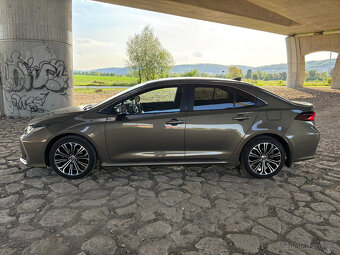 Toyota Corolla Sedan 1.8 Hybrid, TOP stav - 3