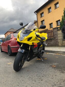 Suzuki GSXR 750 K5 - 3