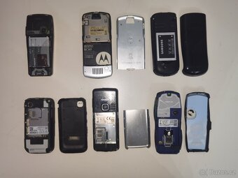 Staré mobilní telefony Nokia / Samsung / Motorola - 3