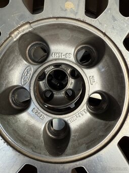 PRODÁM SADU ORIGINÁLNÍCH LITÝCH KOL FORD 205/55R16 - 3