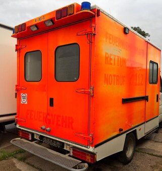 Nástavba ze sanitniho vozidla. - 3