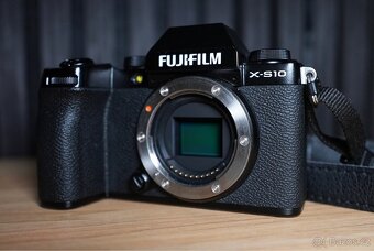 Fotoaparát FujiFilm X-S10 včetně objektivů - 3