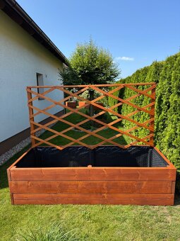 Vyvýšený záhon se zástěnou - 3