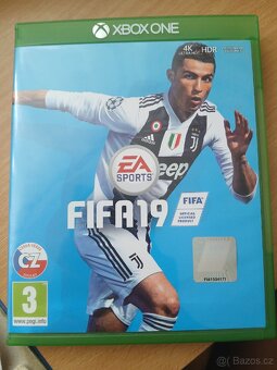 Xbox one + ovladače - 3