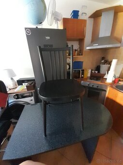 prodám kancelářský stůl + 4židle - 3