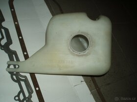 BMW E30 - filtrbox, hadice, znaky, střešní lišta - 6 vál - 3