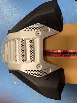 KTM 890 adv, originál kryt motoru - 3