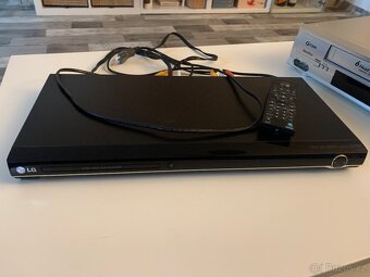 Videorekordér Funai, model 29D-864 a DVD přehrávač LG DVX 38 - 3