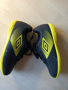 Sálové boty zn. Umbro vel. 32 - NOVÉ - 3