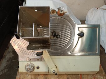 Průmyslový nářezový stroj 300 mm - 3