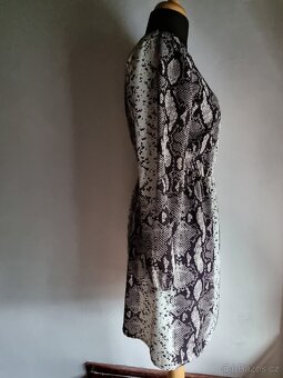 Elegantní společenské šaty. L 40 12. - 3