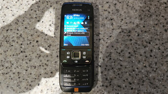 Nokia E66, volná na všechny operátory. - 3