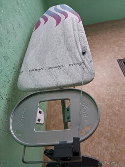 NOVÉ žehlící prkno Vileda Reflect se zásuvkou - 3