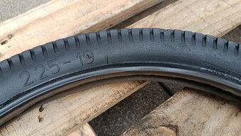 KUDRNÁČ BALON MOTORET 2,25-19 originál motopneu - 3