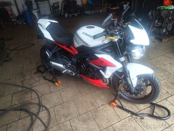 Triumph Street triple 675 - 3