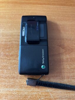 Sony Ericsson K800i - 3