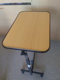 Stolek pro seniory k postely - 3