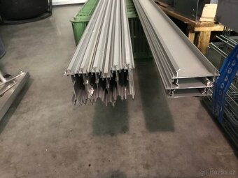 Prodám parapetní kanály Legrand 65 x 150 materiál hliník. - 3