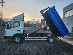 HÁKOVÝ NOSIČ KONTEJNERŮ  MITSUBISHI CANTER FUSO DO 3.5 TUNY - 3
