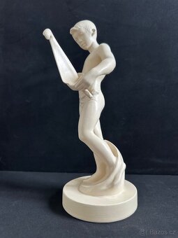 Soška chlapec s lodičkou - 3