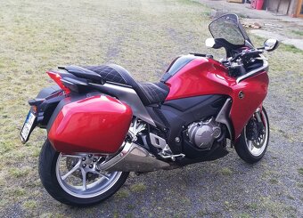 HONDA VFR 1200 F - 3
