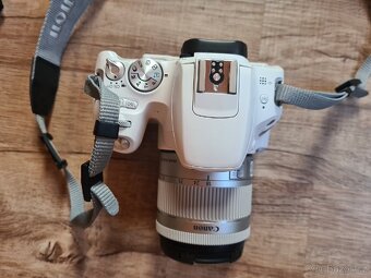 Zrcadlovka Canon 200D - 3
