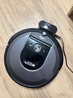 Robotický vysavač iRobot Roomba i7 - 3