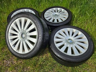 Kompletní letní orig. Alu kola VW MACAU - 235/45 R17 - 5x112 - 3
