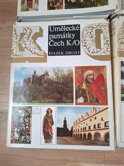 Prodám Umělecké památky ČR celou kolekci 4 knih - 3