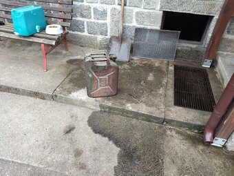 Plechový kanystr - 3