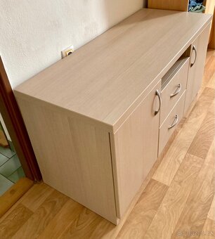 Televizní stolek s poličkami - 3