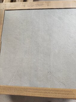 Prodám vnitřní dlažbu.barva šedá 60/60 - 3