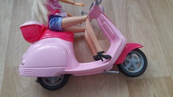 Panenka Anlily kloubová se skútrem - 3