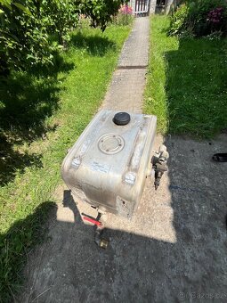 Hydraulická nádrž 200l - 3
