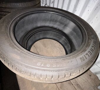 MICHELIN 225/45/r19 - 3