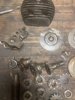 Díly motoru jawa pionýr 555,05,21,23 - 3