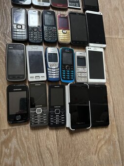 Starší mobilní telefony - 3