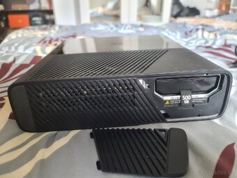 Xbox 360 E Stingray 500Gb s kineckem + 2xhra - 3