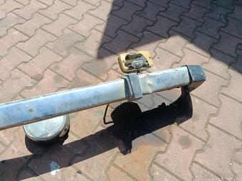 Prodám zbytek věci nárazník trabant - 3