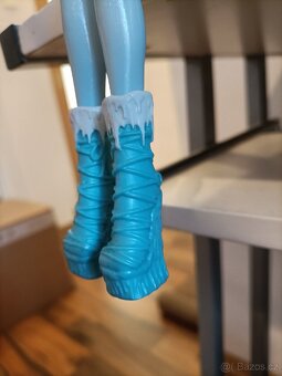 Monster High Abbey Bominable Art Class panenka - 3
