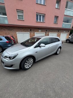 Opel Astra J Sport Tourer - 3
