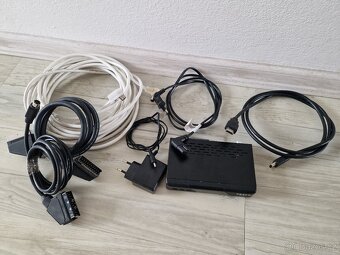 Televize Samsung 32" + set-top box DVB-T2 + kabely - 3